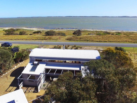 Coorong Aurora - Breathtaking Waterfront Escape - Yamba Accommodation 1