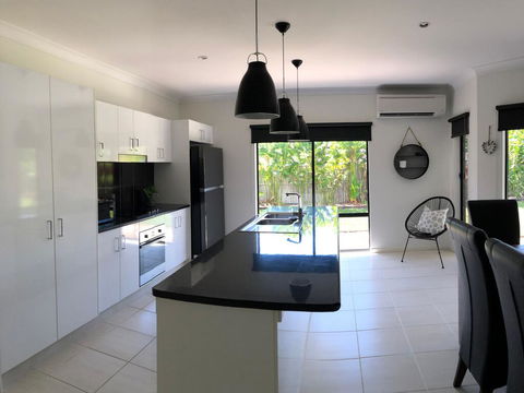 Cooya Beach - Ultimate Tropical Getaway - Yamba Accommodation 3
