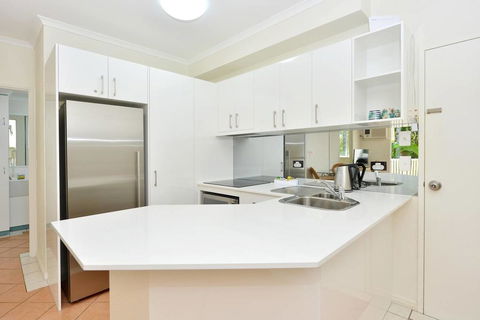 Coral Apartments Port Douglas - Yamba Accommodation 2