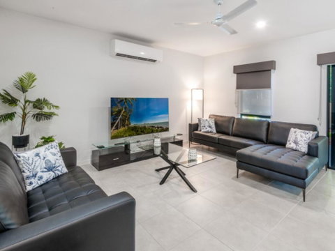Corals - Tropicana Resort - Cli - Yamba Accommodation 3