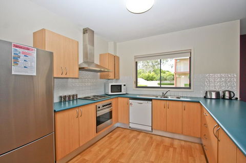 Cosmopolitan Apartments - Yamba Accommodation 3