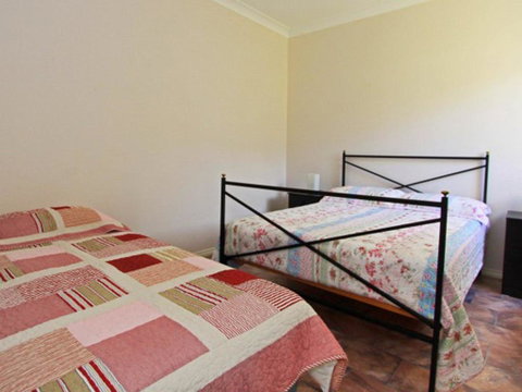Cosy Cottage By The Sea - Yamba Accommodation 3