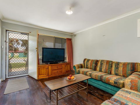 Cosy, Neat And Convenient Holiday House - Yamba Accommodation 2