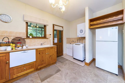 Country Pleasures Bed And Breakfast - Yamba Accommodation 3