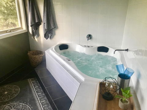 Couples Private Spa Retreat - Yamba Accommodation 2