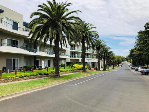 Cowes Partner Retreat - Beachfront - Yamba Accommodation 1