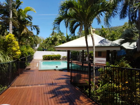 Crazy About Cairns Resort Living - 6 Bedrooms - Yamba Accommodation 1