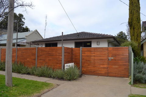 Crisands Of Echuca - Yamba Accommodation 0
