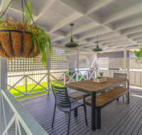 Curls and Buoys - Pet friendly - Stone throw to river - Yamba Accommodation