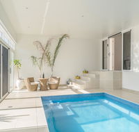 Currawong Close - Heated Pool Home Theatre WiFi 4 bdrm Pool Table - Yamba Accommodation