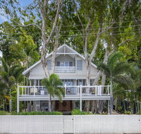Decked Out By The Sea - Yamba Accommodation