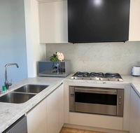 Delicate and Peaceful Bundoora Townhouse 10 - Yamba Accommodation