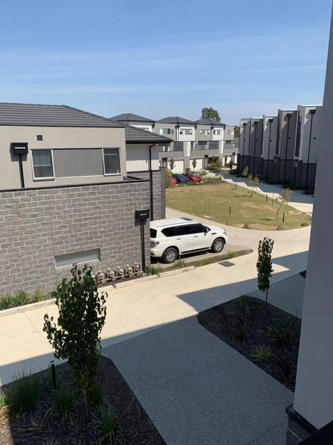 Delicate And Peaceful Bundoora Townhouse 10-R1 - Yamba Accommodation 3