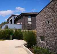 Delicate and Peaceful Bundoora Townhouse 11 - Yamba Accommodation