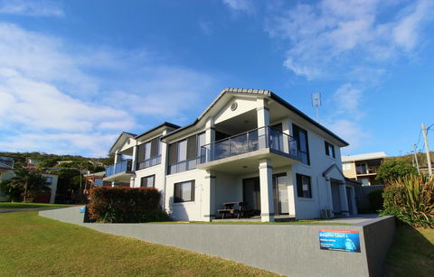 Dolphin Court 1, 1 Gowing Street - Yamba Accommodation 2