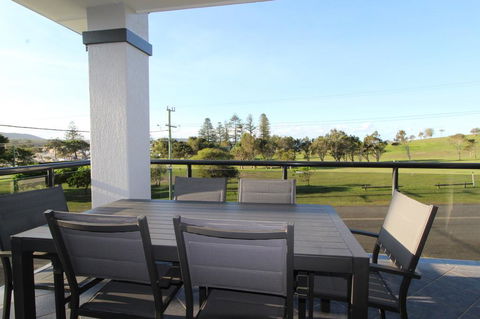 Dolphin Court 1, 1 Gowing Street - Yamba Accommodation 3