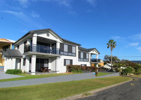 Dolphin Court 2, 1 Gowing Street - Yamba Accommodation 1