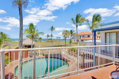Driftwood On The Beach - Yamba Accommodation 0