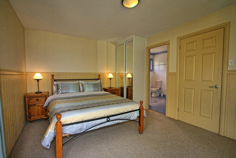 Dromaius 7/23 Nettin Circuit - Yamba Accommodation 2