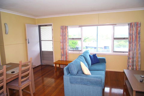 Dunroamin, 20 Main Street - Yamba Accommodation 1