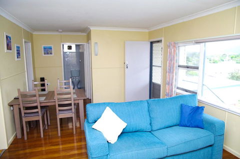 Dunroamin, 20 Main Street - Yamba Accommodation 2