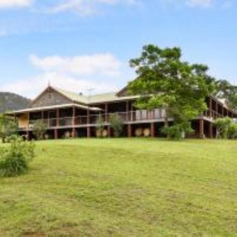 Eagles Rest @ Maluna Vineyard - Yamba Accommodation 3