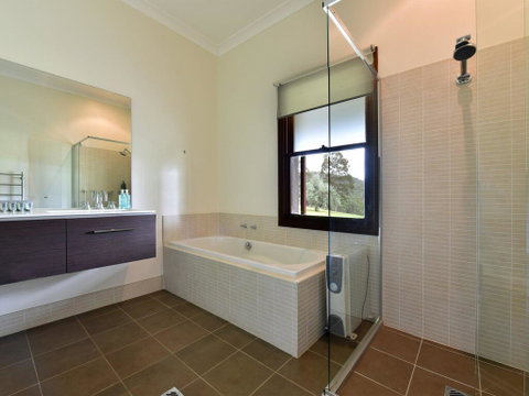 Eagles Rest @ Maluna Vineyard - Yamba Accommodation 1