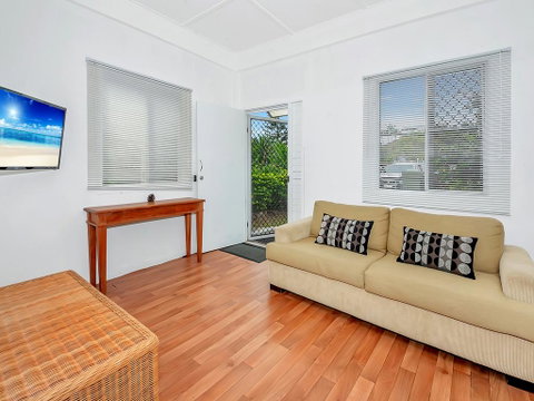 Easy Going Holiday Unit On McKenzie MK6 - Yamba Accommodation 2