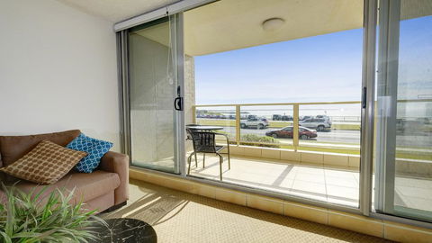 Ebbtide 2 - On Main Beach! - Yamba Accommodation 2