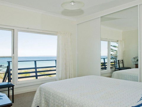 Eden On The Beach - Beachside Getaway - Yamba Accommodation 3