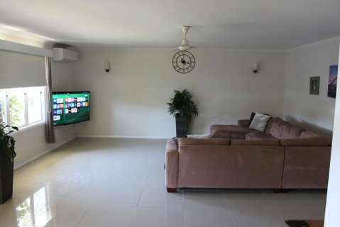 Edge Hill Clean & Green Cairns, 7 Minutes From The Airport, 7 Minutes To Cairns CBD & Reef Fleet Terminal - Yamba Accommodation 1