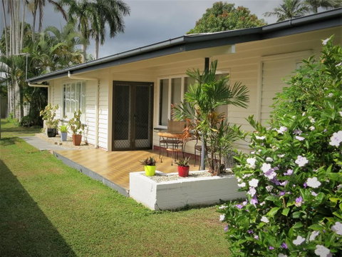 Edge Hill Clean & Green Cairns, 7 Minutes From The Airport, 7 Minutes To Cairns CBD & Reef Fleet Terminal - Yamba Accommodation 2