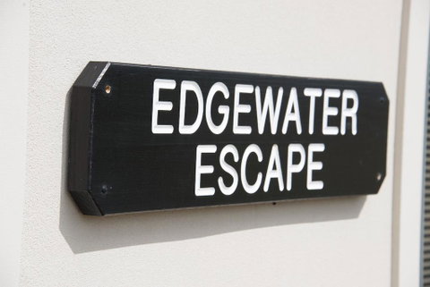 Edgewater Escape - Yamba Accommodation 1