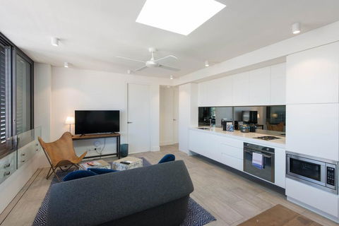 EIGHT TWO NINE TWO IV: BONDI BEACH - Yamba Accommodation 1