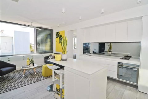 EIGHT TWO NINE TWO V: BONDI BEACH - Yamba Accommodation 0