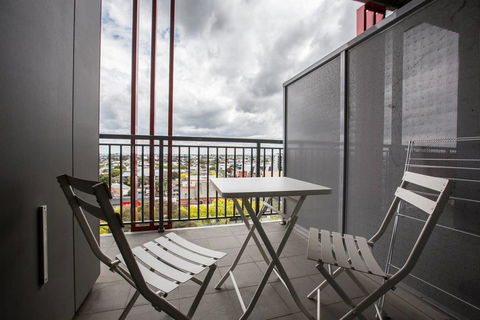Elegant 2BR@Footscray Station - Yamba Accommodation 1