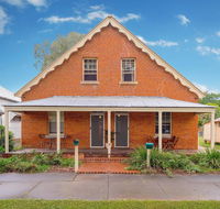 Eliza 1875 Red Brick Duplex Townhouse - Yamba Accommodation
