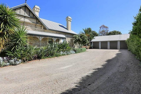 Elizabeth House - Yamba Accommodation 2