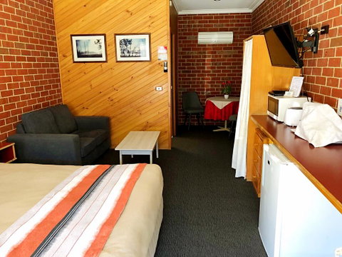 Elms Motor Inn - Yamba Accommodation 3