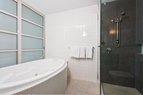 Embassy Apartment North Terrace - Yamba Accommodation 3