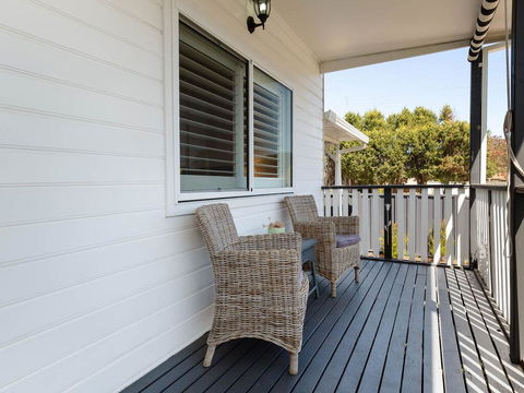 Escape To The Cottage 68 Tomaree Rd Pet Friendly And Boat Parking And WIFI - Yamba Accommodation 2