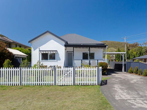 Escape To The Cottage 68 Tomaree Rd Pet Friendly And Boat Parking And WIFI - Yamba Accommodation 0