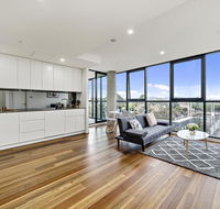 Executive City-centre Apartment with Parking - Yamba Accommodation