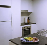 Executively Styled 2 Bed 2 Bath Perfect Location - Yamba Accommodation