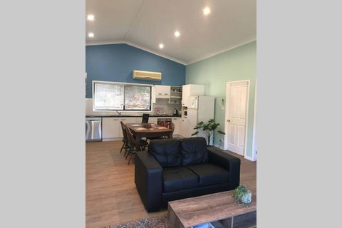 FAIRVIEW COTTAGE 25B - Waterfront Accommodation - Yamba Accommodation 3