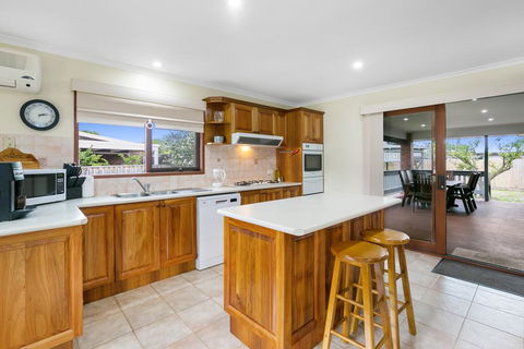 Family Getaway - Walk To Bay Beach - Yamba Accommodation 1