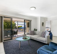 Family-Size Duplex in Quiet Neighbourhood - Yamba Accommodation