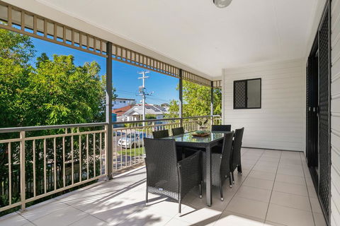 Family-Size Duplex In Quiet Neighbourhood - Yamba Accommodation 3