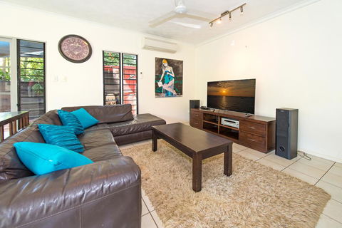 Fannie Bay Art House - Yamba Accommodation 3