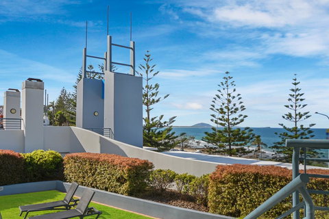 FAVOURITE GET-AWAY ON THE BEACHFRONT - Yamba Accommodation 3